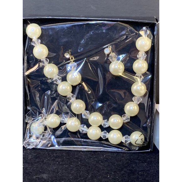 New Avon Lucy Pearlesque 3 Piece Gift Set Cream (1568-A-B) - Picture 2 of 4